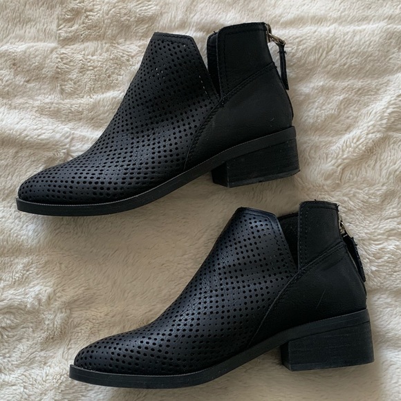 Steve Madden Shoes - Steve Madden "Flourish" Black Suede Ankle Boots